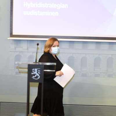 Familje- och omsorgsminister Krista Kiuru.