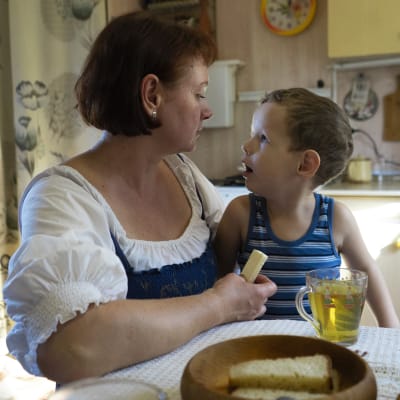 woman and her child in the kitchen