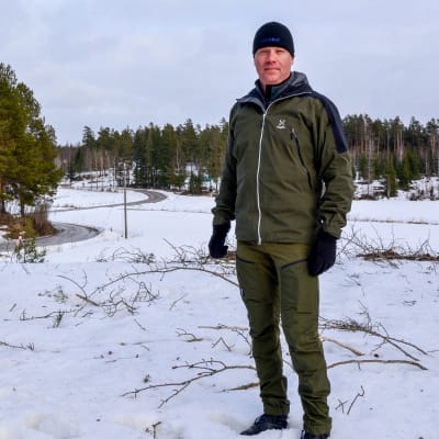 Lars Salomaa i vinterterräng.