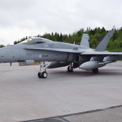 Hornet hävittäjä HN-408 kuvattuna Pirkkalassa 27. 05 .2019.