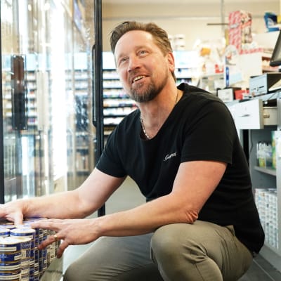 Pelle Sellbom, snusförsäljare i Umeå