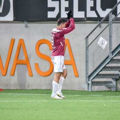 Rafael tackade för sig efter säsongens sista ligamatch i Vasa.