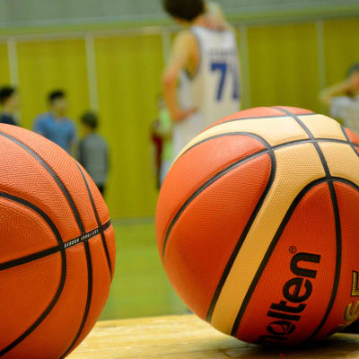 Basketbollar.