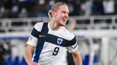 Fredrik Jensen jublar.