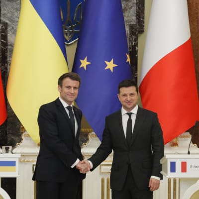 Frankrikes president Emmanuel Macron och Ukrainas president Volodymyr Zelenskyj.