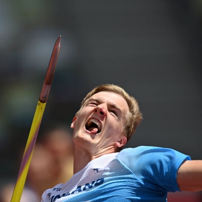 Oliver Helander keihäänheiton karsinnassa.