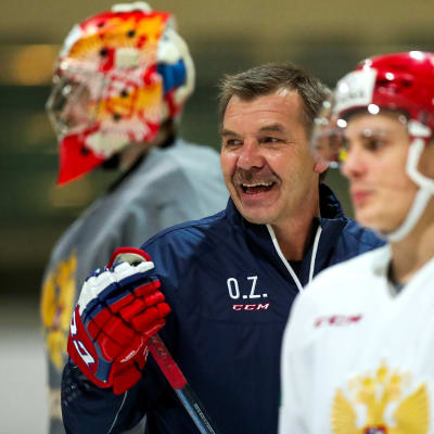 Oleg Znarok jakaa tällä kaudella oppejaan Venäjän nuorten maajoukkueessa. 