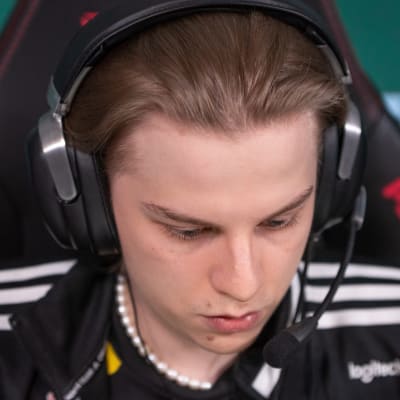 Aleksi Virolainen Antwerpenin majoreilla.