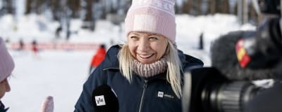 Kaisa Mäkäräinen i studiosnack med Nina Vanhatalo.