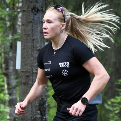 Jonna Sundling på löprunda i Östersund sommaren 2022.