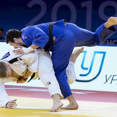 Martti Puumalainen judon EM-kisojen tatamilla.