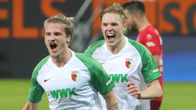 Tin Jedvaj och Fredrik Jensen firar mål.