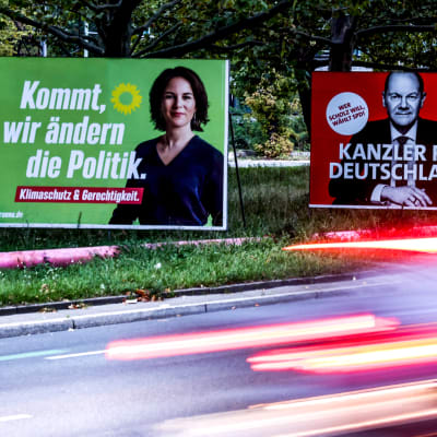 Tiemainokset kolmesta vaalien ehdokkaasta Annalena Baerbockista, Olaf Scholzista ja  Armin Laschet.