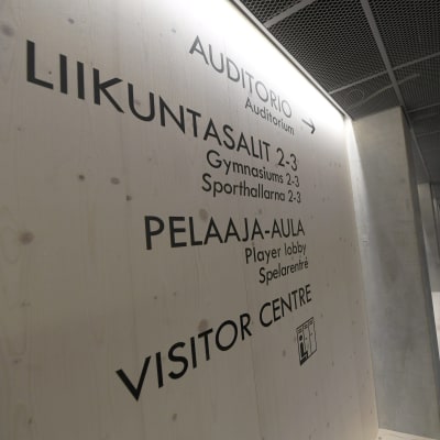 Skyltar på Olympiastadion i Helsingfors. 