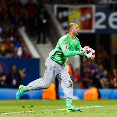 Gabor Kiraly.