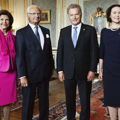 Drottning Silvia, Kung Carl Gustaf, president Sauli Niinistö och fru Jenni Haukio inledde firandet av Finlands 100-årsjubileum på Stockholms slott.