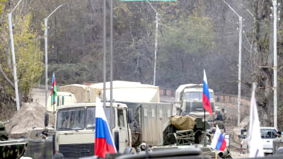 Omkring 2 000 ryska soldater ska garantera säkerheten i landkorridoren mellan Armenien och Nagorno-Karabach.