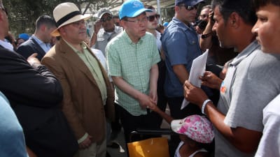 Ban Ki-moon på flyktingläger i Lesbos