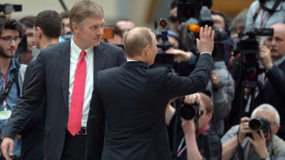 Dmitri Peskov och Vladimir Putin.