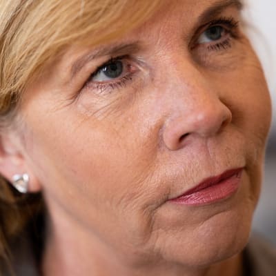 Närbild på Anna-Maja Henriksson.
