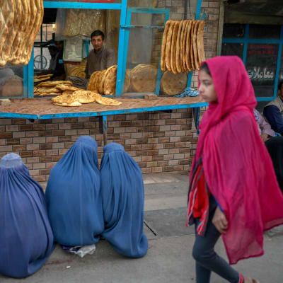 Kabulissa elämä palaa kaduille