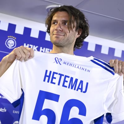 Perparim Hetemaj esiteltiin HJK:n pelaajana tiedotustilaisuudessa 21.4.2022. Hän palaa kasvattajaseuraansa 16 vuoden tauon jälkeen ja saa tutun pelinumeronsa 56.