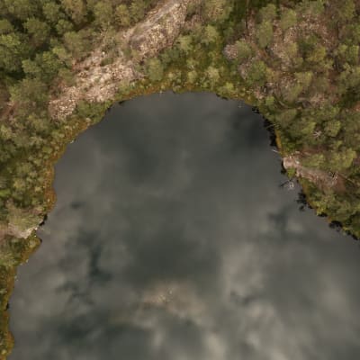 En bild på en sjö uppifrån