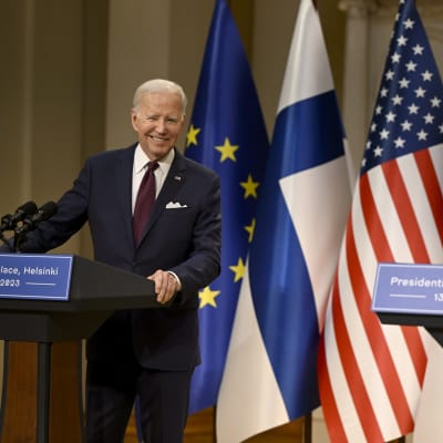 Biden och Niinistö håller presskonferens.