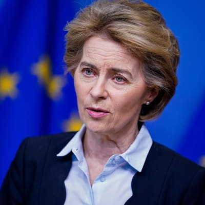 Ursula von der Leyen under en presskonferens i Bryssel den 10 mars 2020.