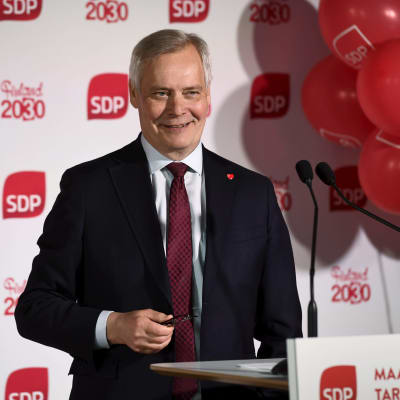 Antti Rinne håller förstamaj-tal i webbsändning