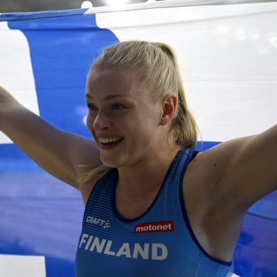 Wilma Murto jublar efter VM-bronset.