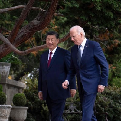 Kiinan presidentti Xi Jinping ja Yhdysvaltain presidentti Joe Biden tapasivat Yhdysvaltain San Franciscossa 15. marraskuuta 2023.