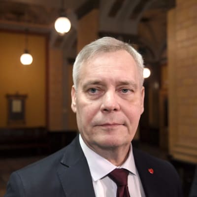Antti Rinne anländer till Ständerhuset 14.5.2019.