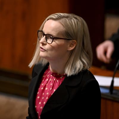 Perussuomalaisten Riikka Purra kysyy eduskunnan suullisella kyselytunnilla Helsingissä 9. helmikuuta 2023.