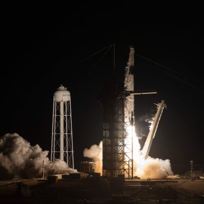 Sonden Crew Dragon fick skjuts av raketen Falcon 9 från Cape Canaveral i Florida.