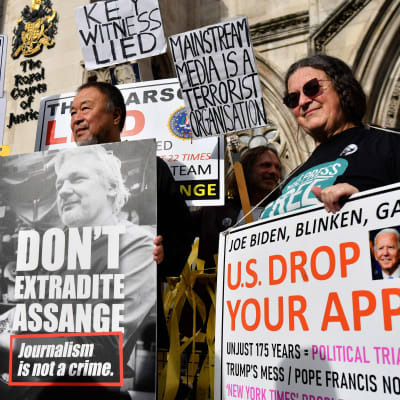 Demonstration i London för Julian Assange