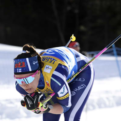 Kerttu Niskanen åker skidor på 10 kilometer klassiskt i VM i Seefeld.