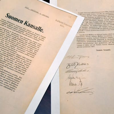 Finlands självständighetsdeklaration från den 4 december 1917, undertecknad av bland annat P. E. Svinhufvud.