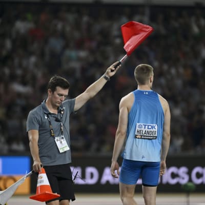 Röd flagga för Oliver Helander i spjutfinalen.