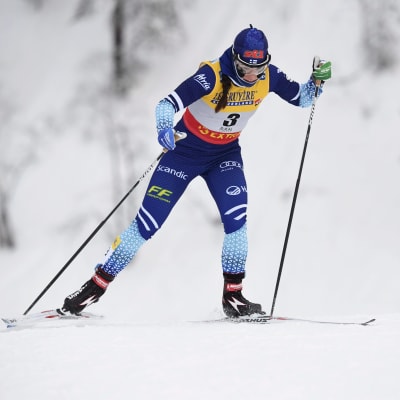 Krista Pärmäkoski åker fristil i Ruka.