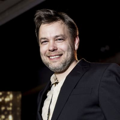 Pilapiirtäjä Ville Ranta kuvattuna Suuri Journalistipalkinto -gaalassa Helsingissä. Ranta palkittiin vuoden journalistina.