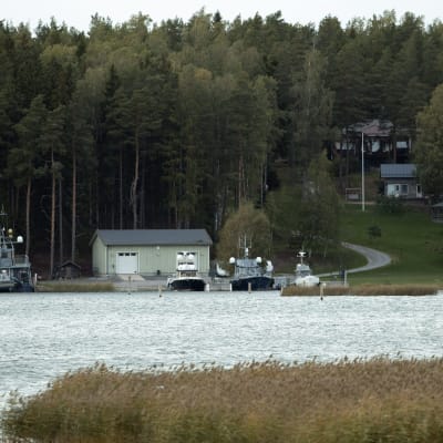 Airiston Helmis fastigheter och båtar på Ybbernäsvägen i Pargas 25.9.2018