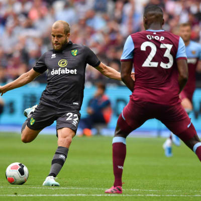 Teemu Pukki skjuter ett skott
