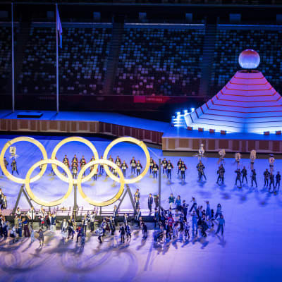 OS-ringarna på stadion i samband med OS-invigningen.