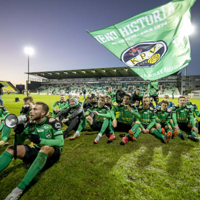 KPV-spelare firar avancemang till ligan 2018.