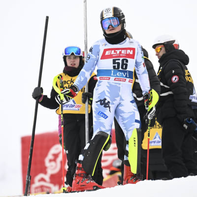 Rosa Pohjolainen Levin maailmancup pujottelussa marraskuussa 2023.