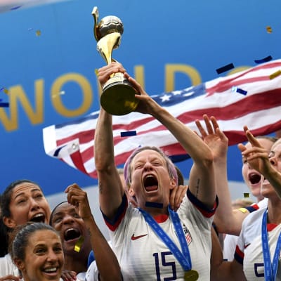 USA:s damlandslag i fotboll firar sitt VM-guld år 2019.