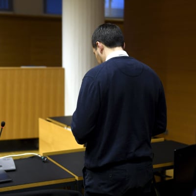 En av de åklagade i Terrorismrättegången i Helsingfors tingsrätt den 5.12.2017.
