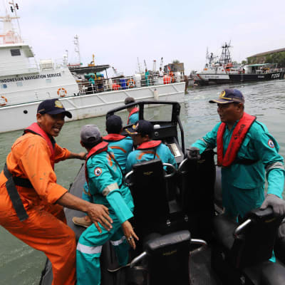 räddningsarbetare i Indonesien