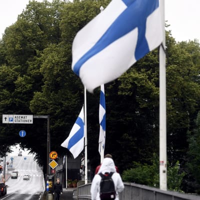 Flaggor på halvstång i Åbo. 